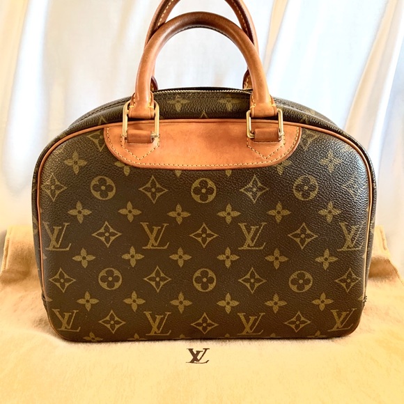 ❌ SOLD ❌Pre-owned Louis Vuitton Trouville Handbag - Picture 3 of 16